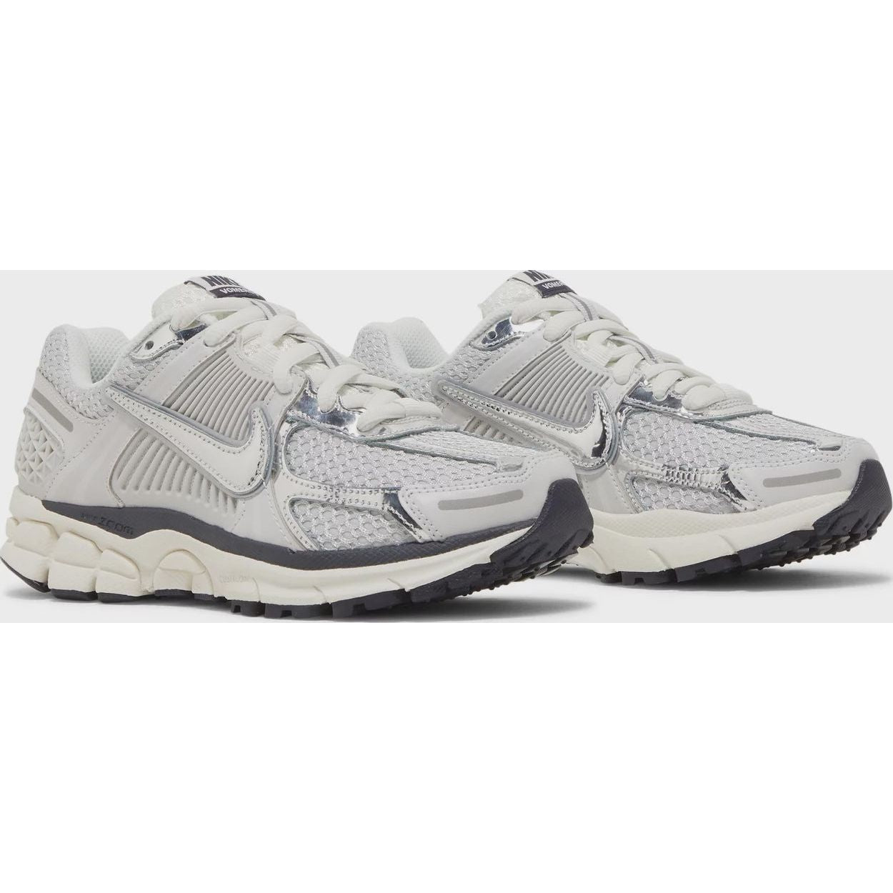 Vomero 5 (W) "Photon Dust Metallic Silver" [FD0884-025]